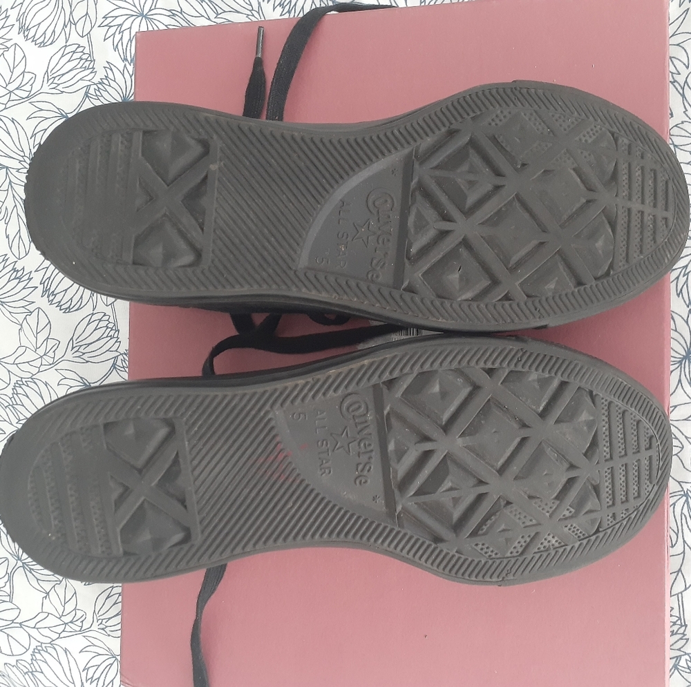 Converse - Picture 2 of 7